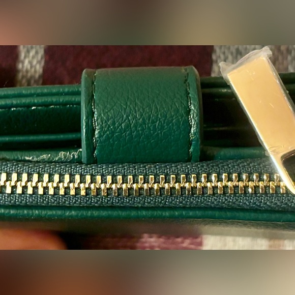 Forest green On 34th Gella bifold women’s wallet. - Picture 2 of 8